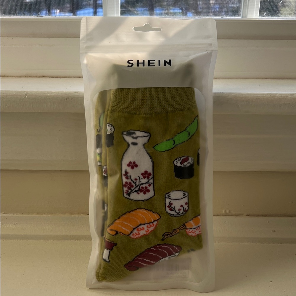SHEIN Olive Sushi Pattern Socks